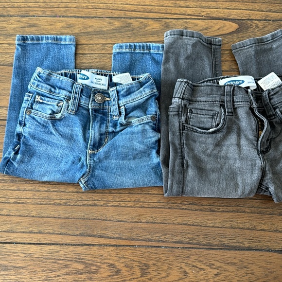 Great bundle of boys 2T Old Navy, Levi, & champion brand bottoms with 2 shirts - Picture 2 of 13